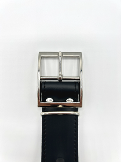 Lederhalsband mit Stachelnieten