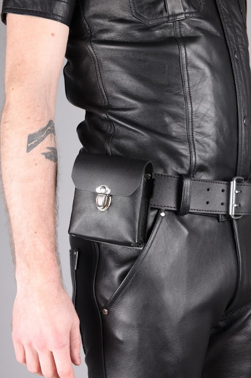 Leather shirt with snap fasteners