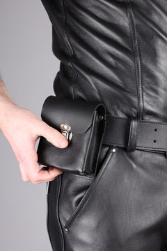 Leather shirt with snap fasteners