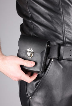 Leather shirt with snap fasteners