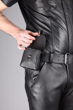 Leather shirt with snap fasteners