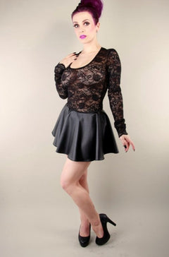 Kunstleder Rock ausgestellt