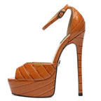 Glänzende Plateausandale