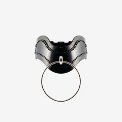 Luxury leather collar of the O