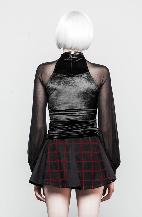 Samtbluse mit Bischofärmel