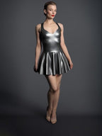 Ausgestelltes Latexkleid