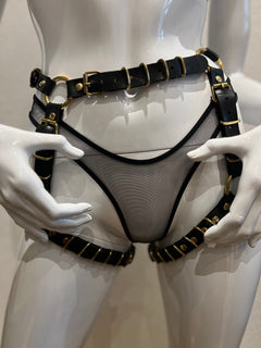 Beinharness aus Latex