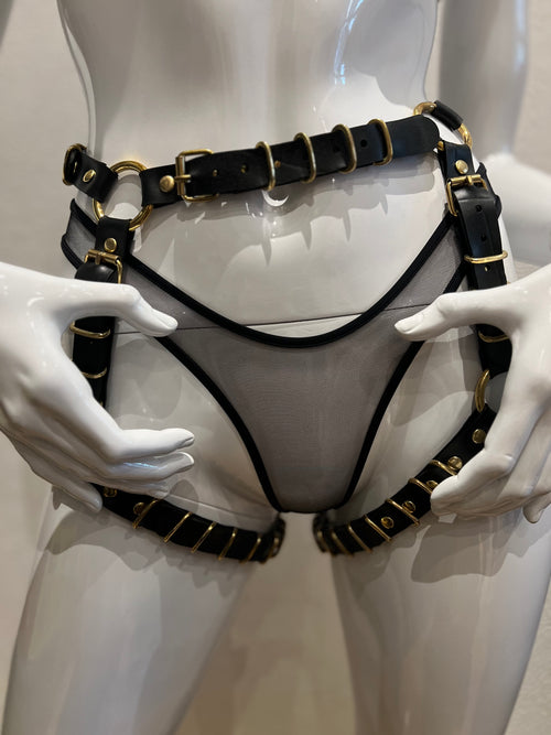 Beinharness aus Latex