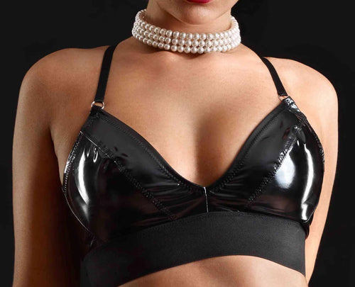 Bralette an einer Frau