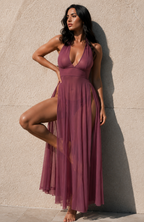 Langes Kleid mit Schlitz