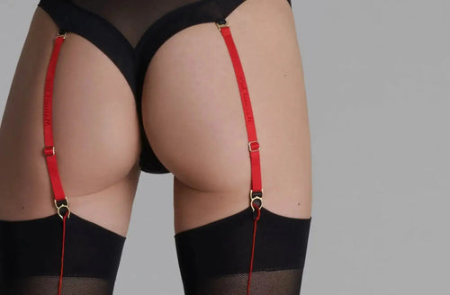 Frau mit Stringbody an