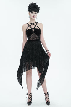 Kleid mit Riemendetails