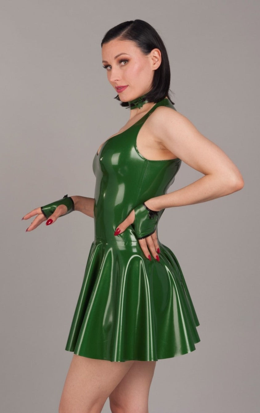 Latex Mini Kleid ausgestellt