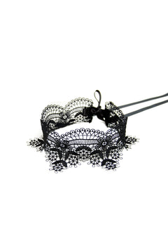 Choker aus Blütenspitze