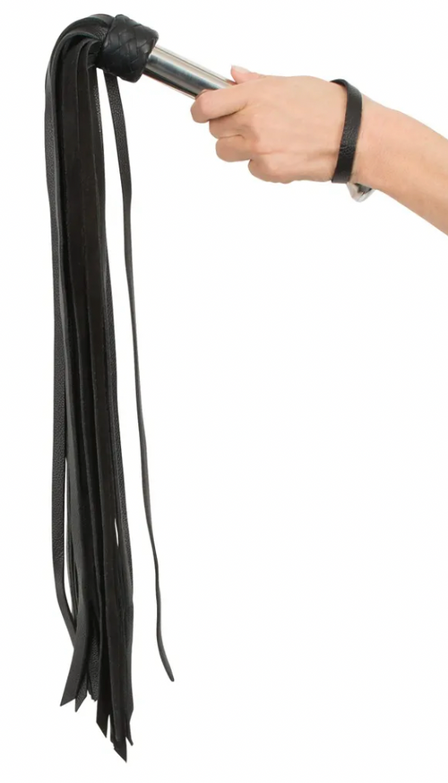 Flogger with wide leather straps